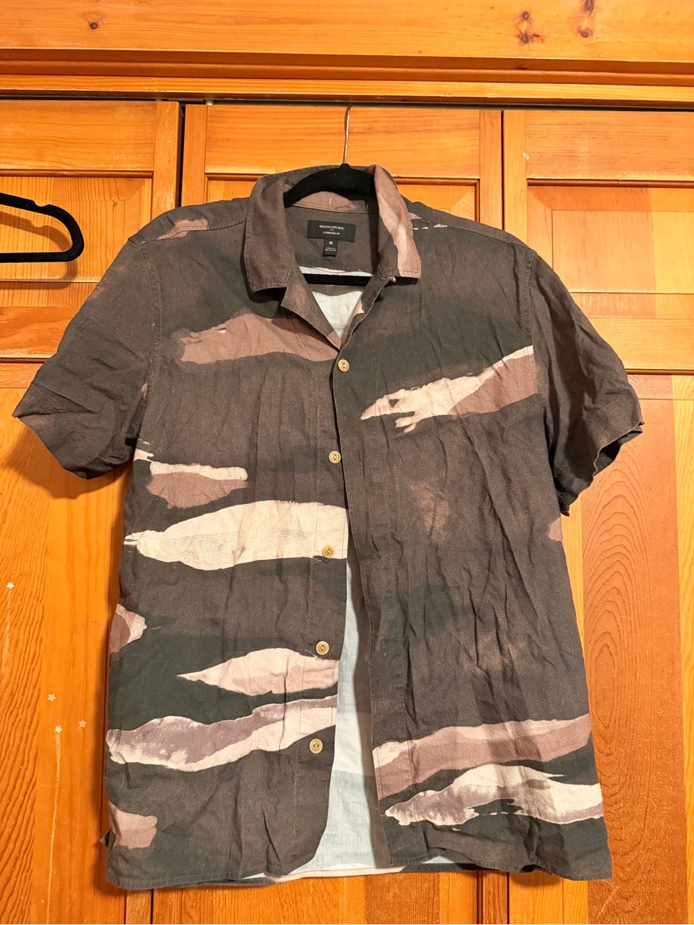 Banana Republic Men's Short Sleeve Button-Up in Black and Taupe